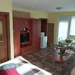 Yellow Apartmanhaz *