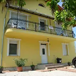 Yellow Apartmanhaz Appartement