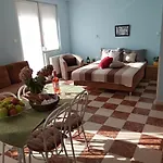 Yellow Apartmanhaz