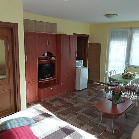 Yellow Apartmanhaz *