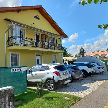 Yellow Apartmanhaz Buk