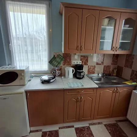 Yellow Apartmanhaz * Bük