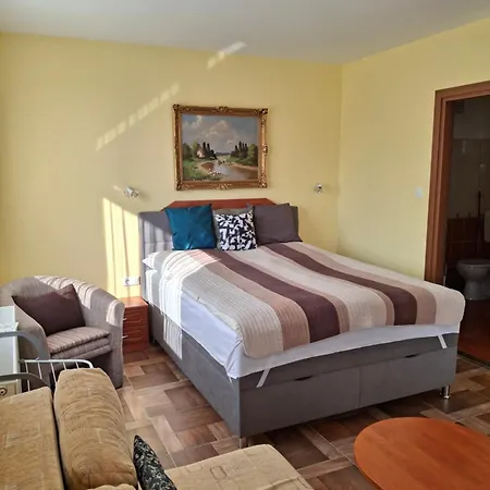 Yellow Apartmanhaz Διαμέρισμα