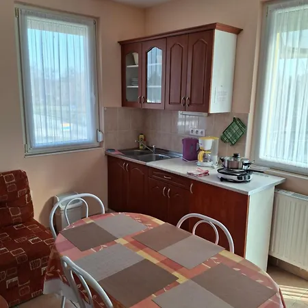 Yellow Apartamento Bük