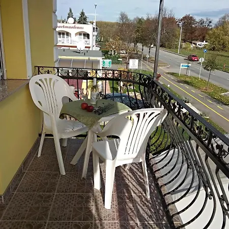 Yellow Apartmanhaz * Buk