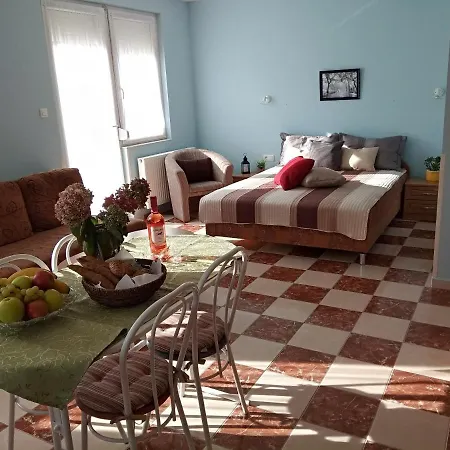 Yellow Apartmanhaz