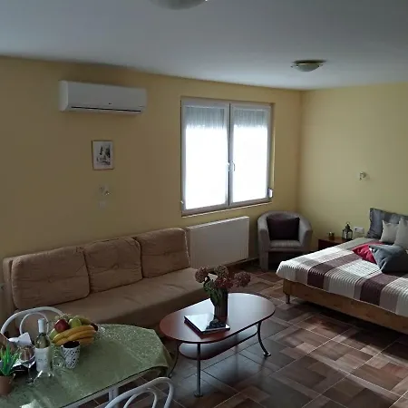 Yellow Apartmanhaz Apartment *