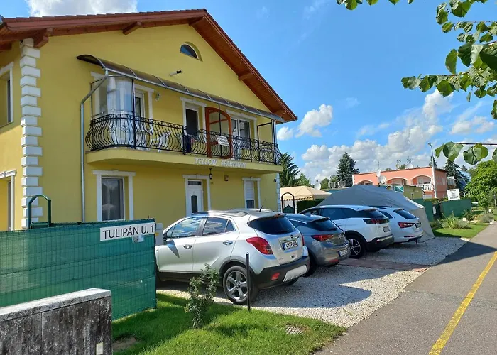 Yellow Bük