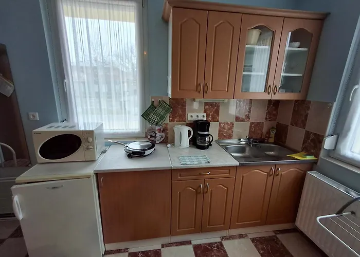 Yellow Apartmanhaz * Buk