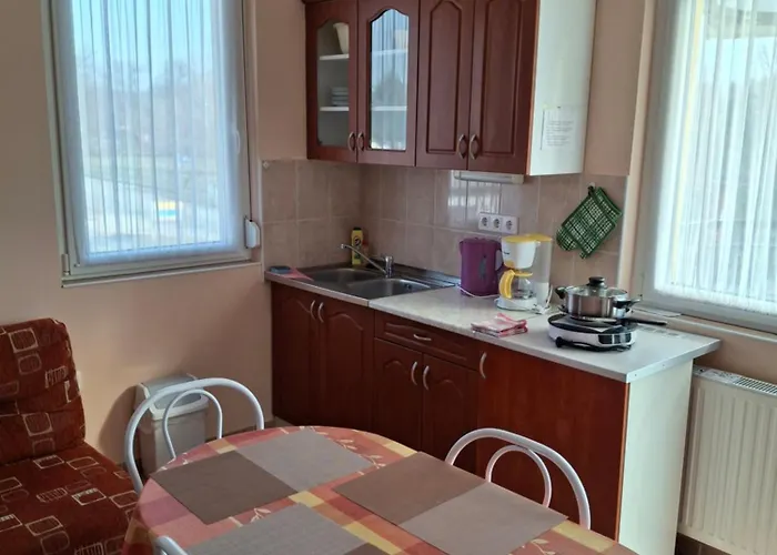 Yellow Apartamento Bük
