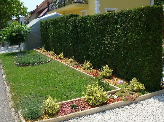 Yellow Apartmanhaz *