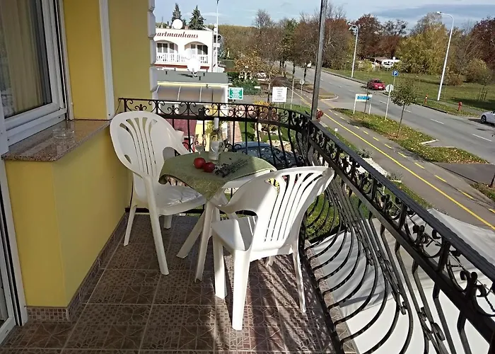 Yellow Apartmanhaz * Buk