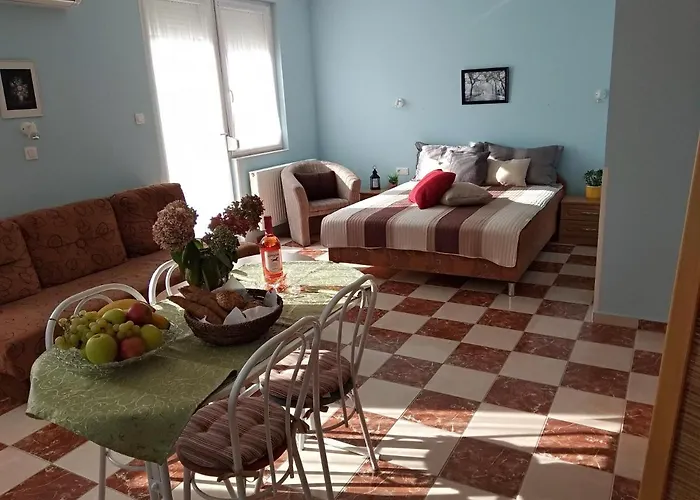 Yellow Apartmanhaz